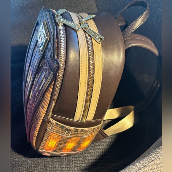 Loungefly Harry Potter Hogwarts Great Hall ✨LIGHT UP✨Mini Backpack - Picture 5 of 11